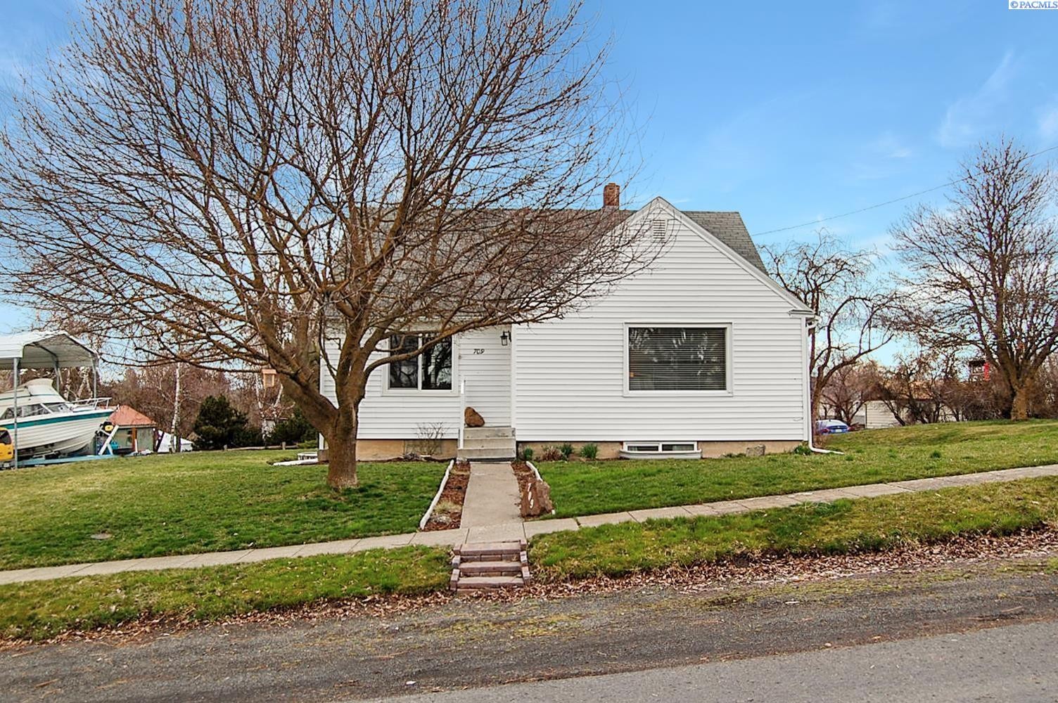 709 Gregor St  