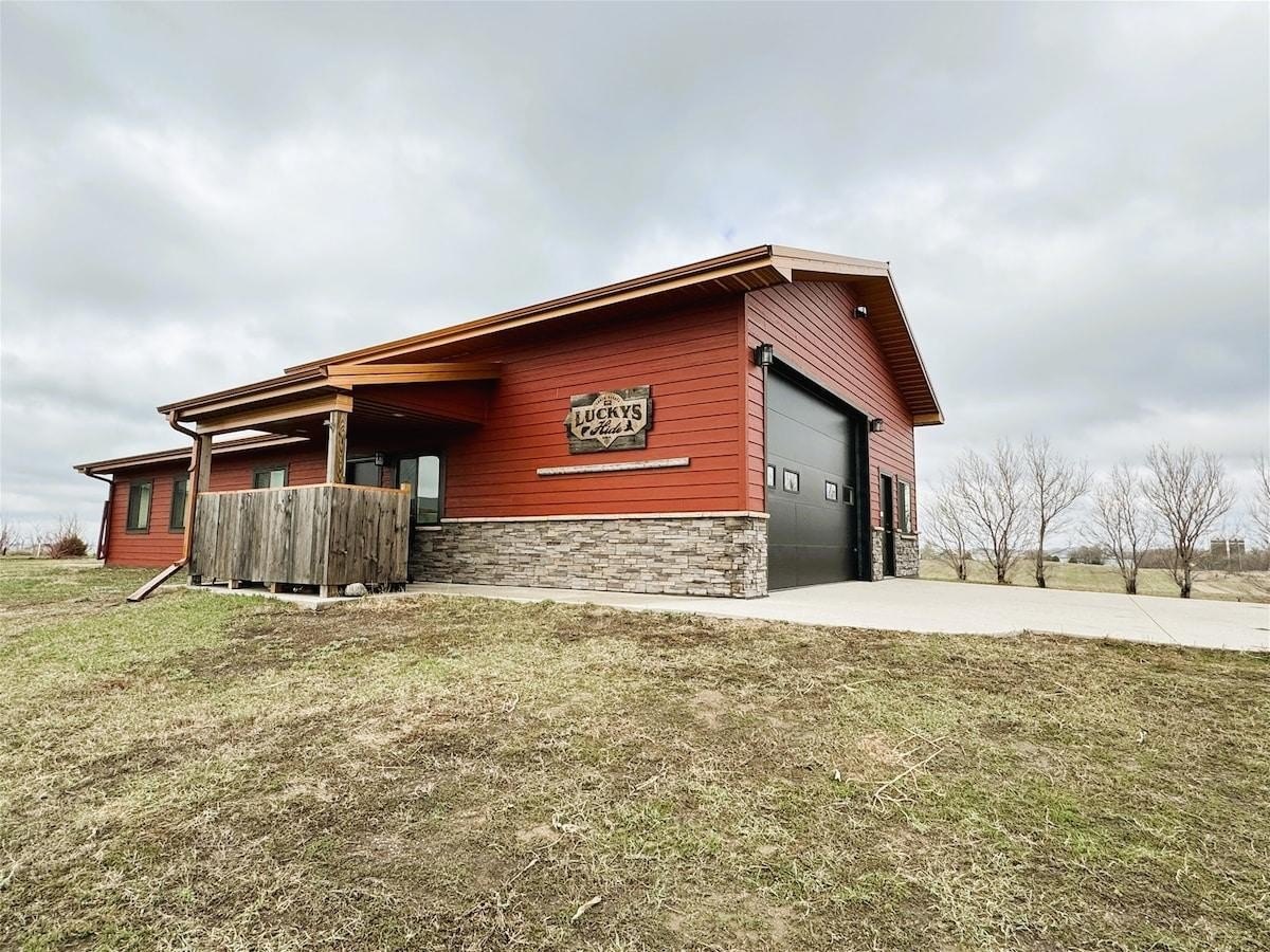 Single Family 3BR 2BA - 7652 Highview Road, Waubay, SD