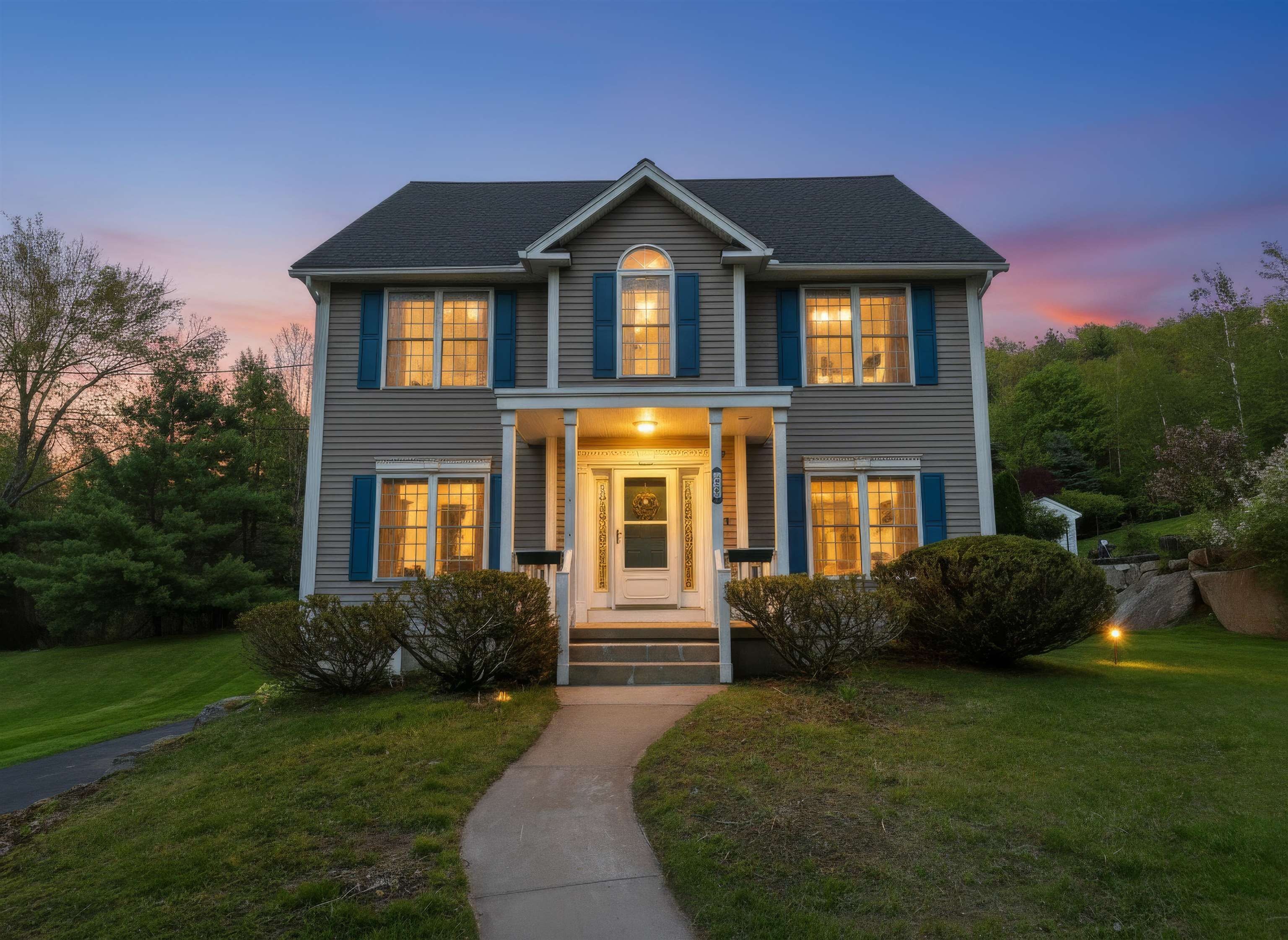 Single Family 4BR 3BA - 28 Rosegate Farm Drive, Manchester, NH