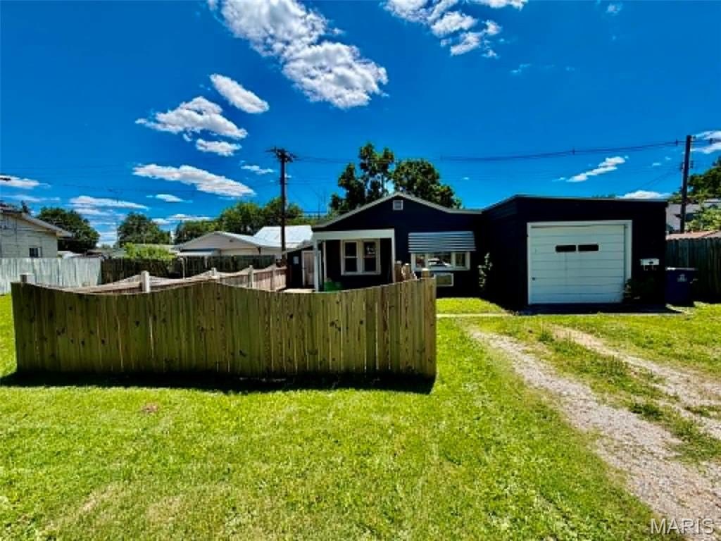 Single Family 1BR 1BA - 852 E Penning Avenue, Wood River, IL