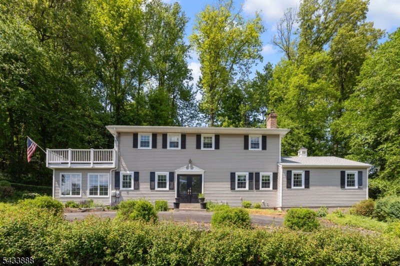 Single Family 4BR 3BA - 14 Parkwood Rd, Roxbury Twp., NJ