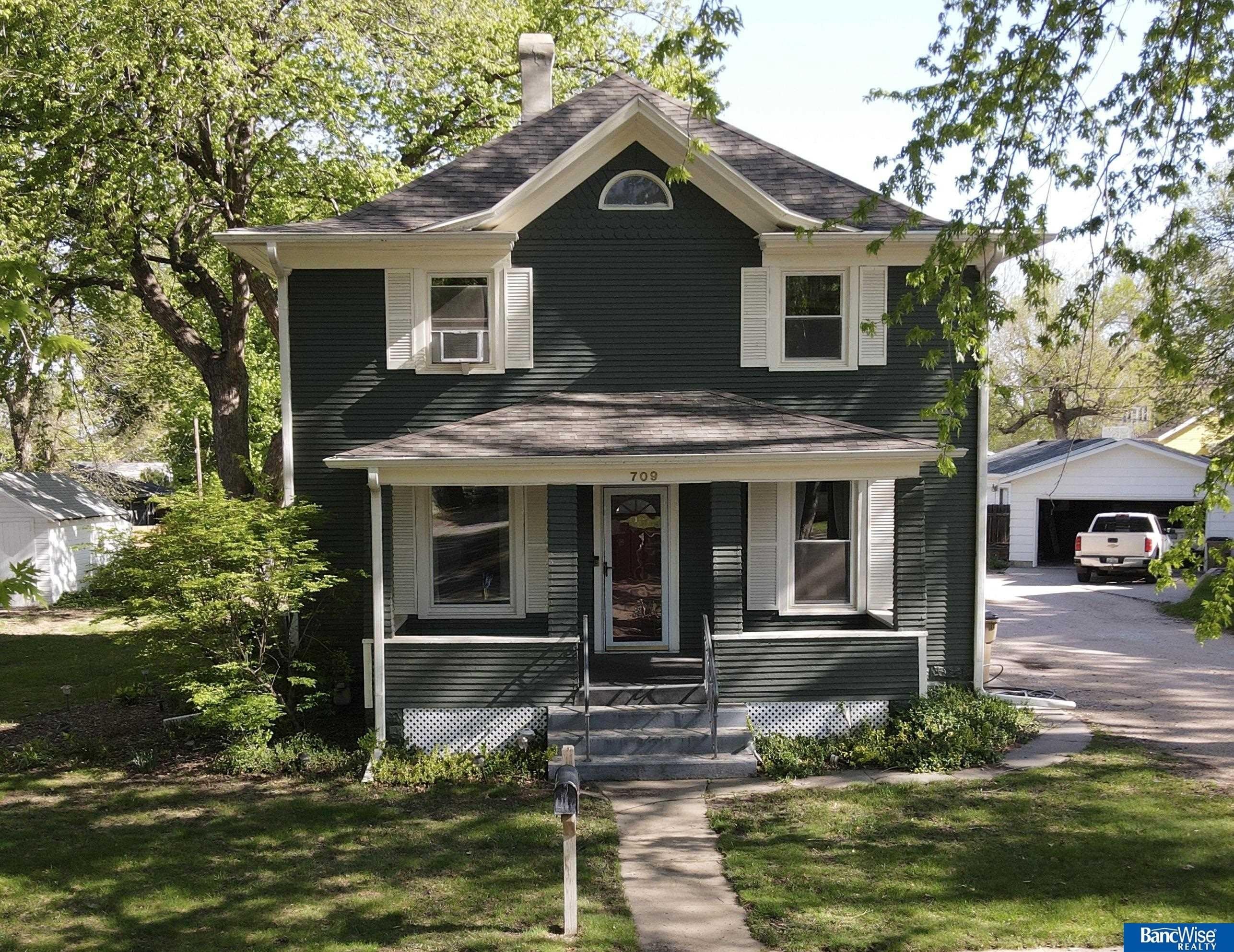 Single Family 3BR 2BA - 709 N Street, Aurora, NE
