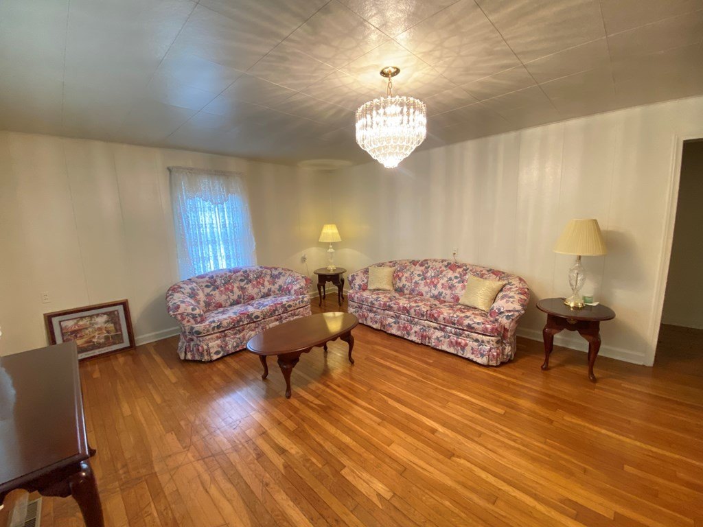 Single Family 2BR 1BA - 135 Lick Creek Rd, Williamson, WV