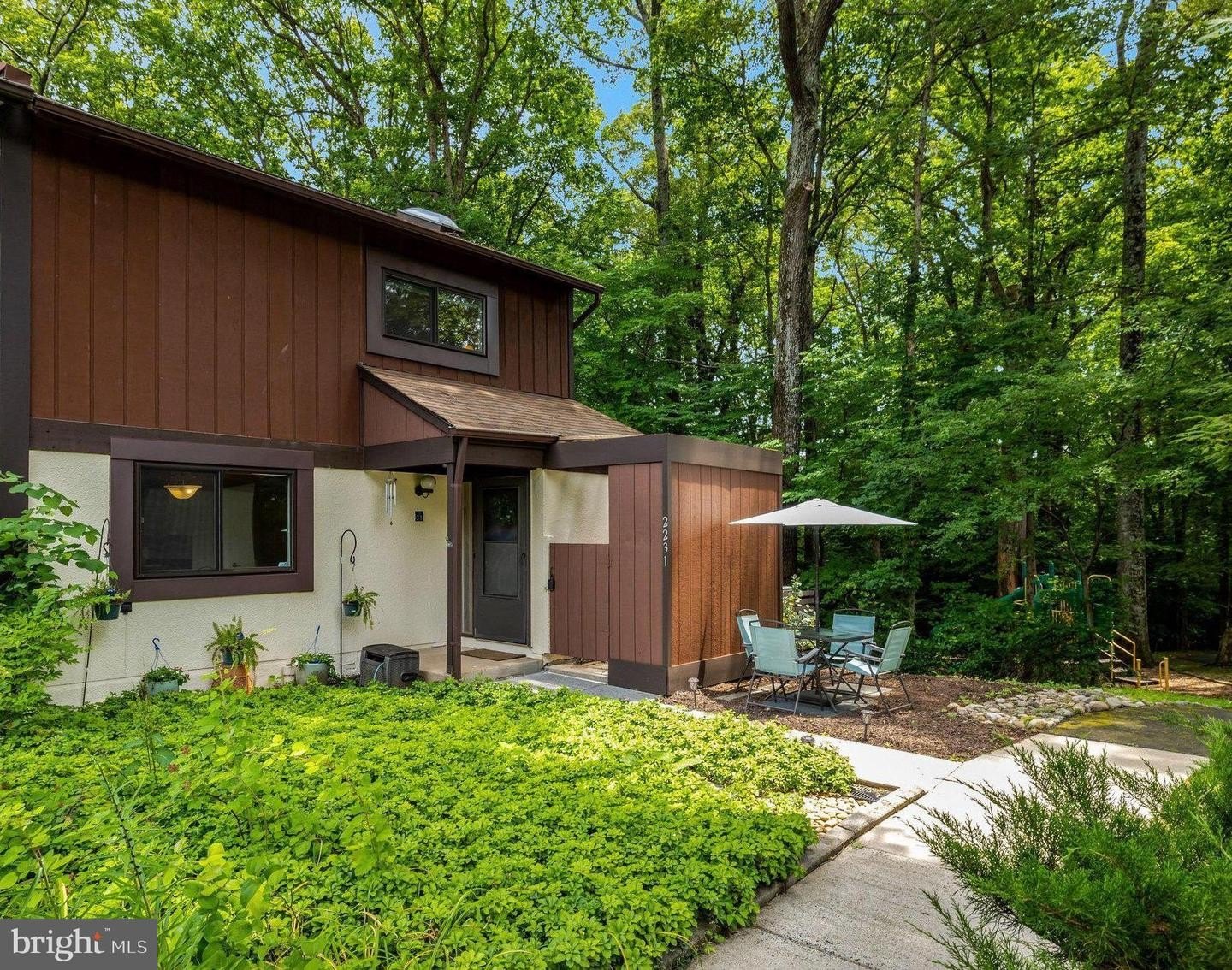 Single Family 4BR 4BA - 2231 WHEELWRIGHT CT, RESTON, VA