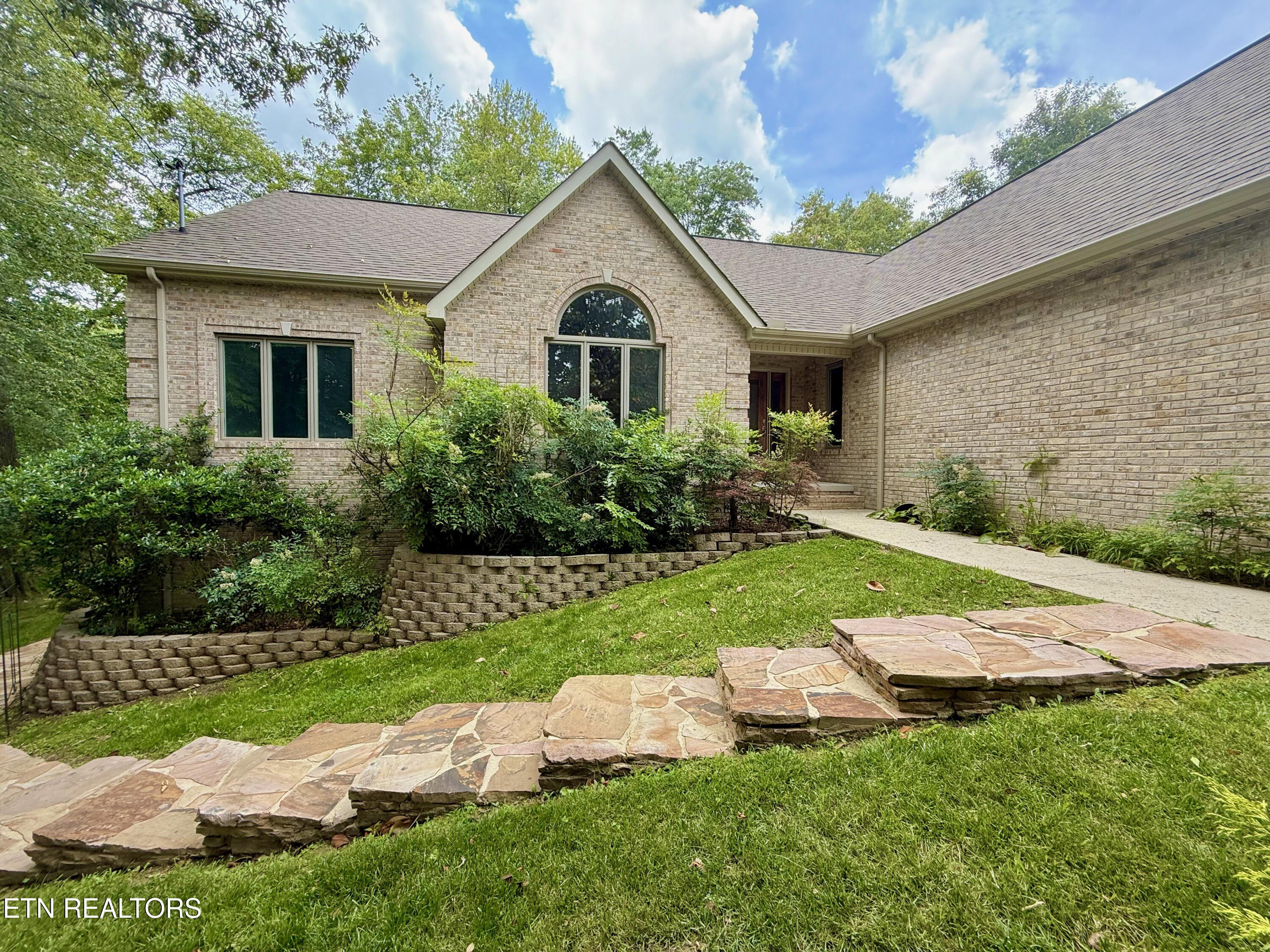 Single Family 3BR 3BA - 17 Kenwood Court, Crossville, TN