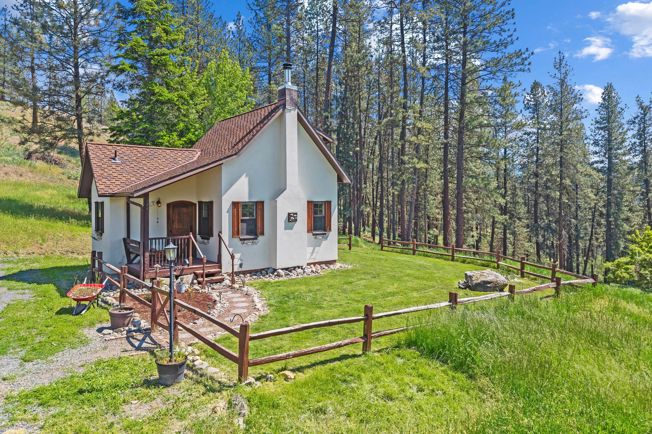 Single Family 1BR 1BA - 970 C KITT-NARCISSE Rd, COLVILLE, WA
