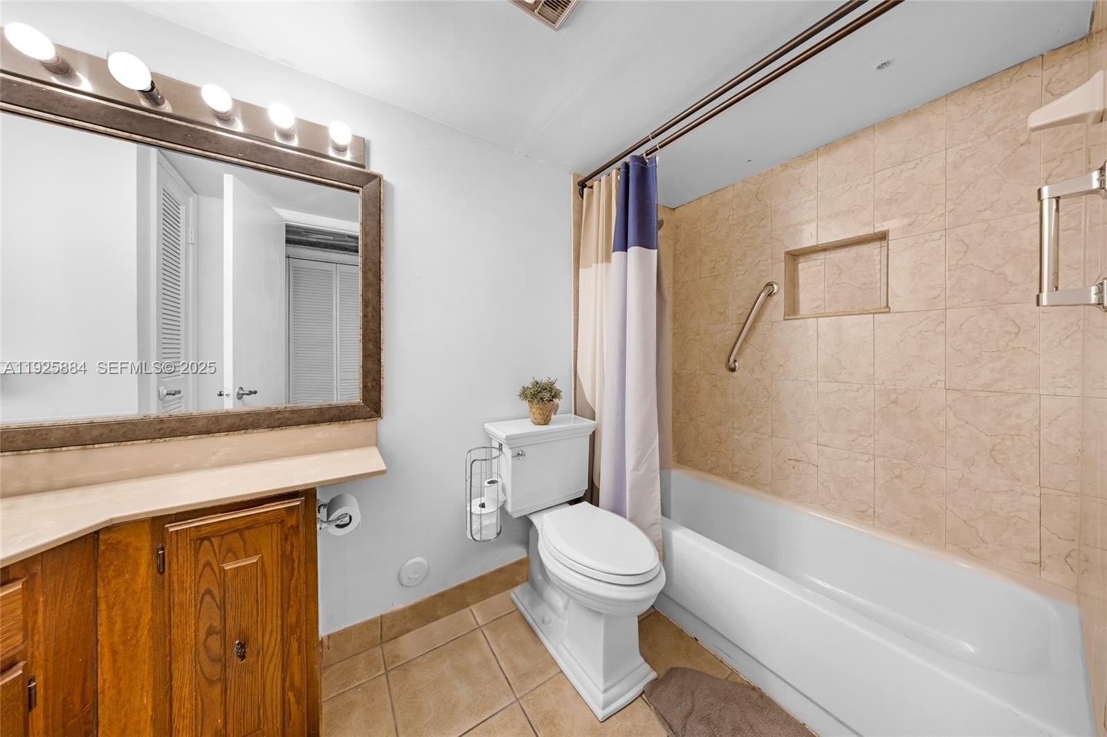 Condo 2BR 2BA - 7554 Stirling Rd, Davie, FL