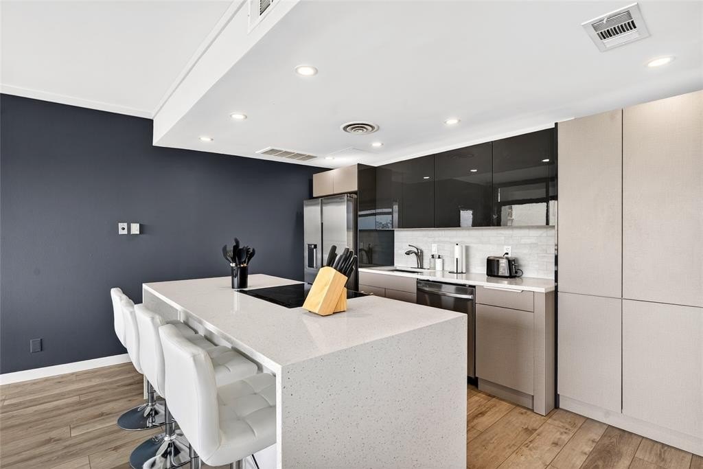 Condo 2BR 2BA - 6211 Northwest Highway, Dallas, TX