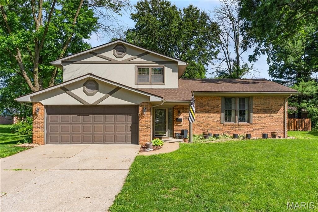 Single Family 3BR 3BA - 32 Landau Drive, Millstadt, IL