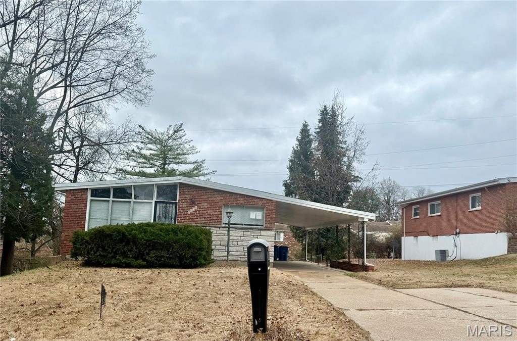 Single Family 5BR 3BA - 2136 Sun Valley Drive, St Louis, MO