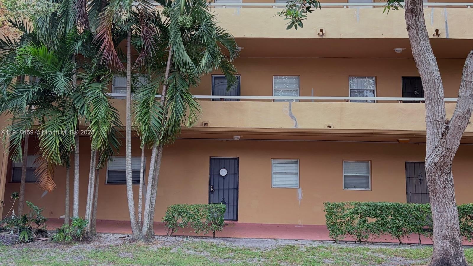 Condo 2BR 2BA - 4111 Stirling Rd, Dania Beach, FL