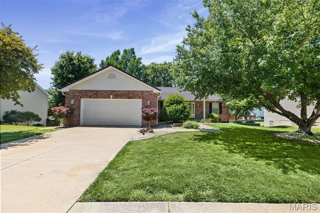 Single Family 4BR 3BA - 137 Egret Court, Belleville, IL