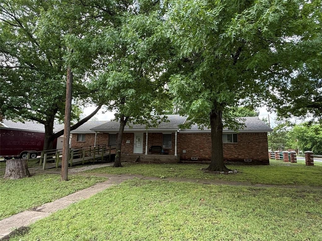 Triplex 5BR 3BA - 320 N Cleveland Avenue, Sherman, TX