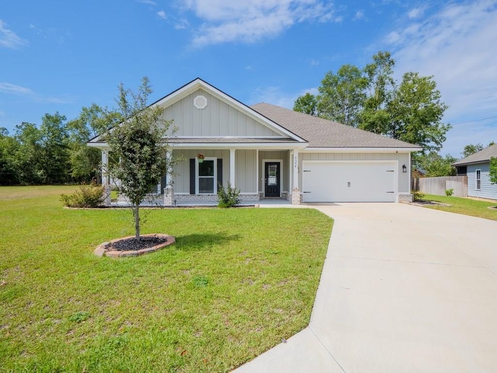 Single Family 4BR 3BA - 5154 Grand Oak Circle, Lake Park, GA