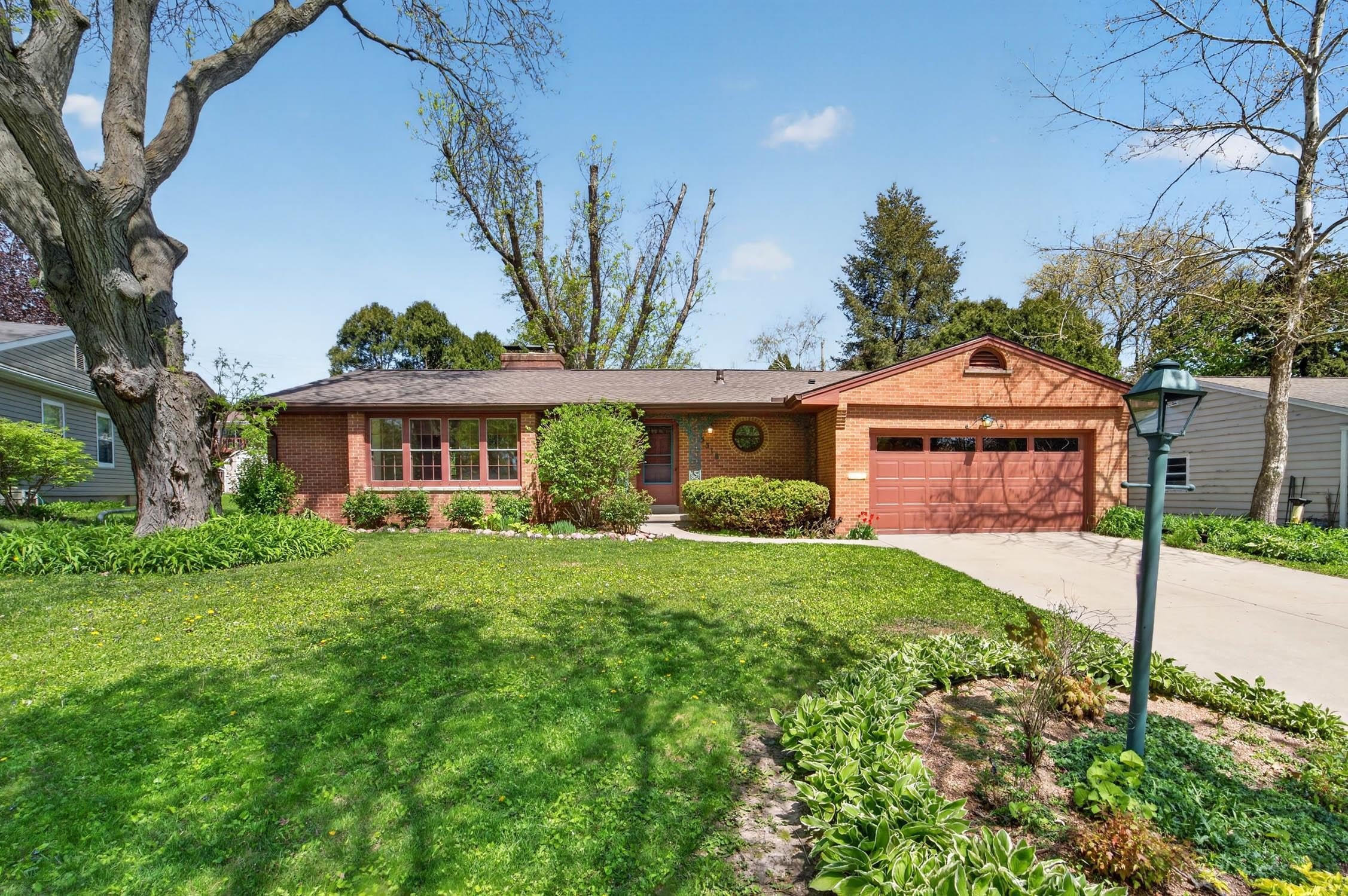 Single Family 3BR 3BA - 5318 Coney Weston Place, Madison, WI