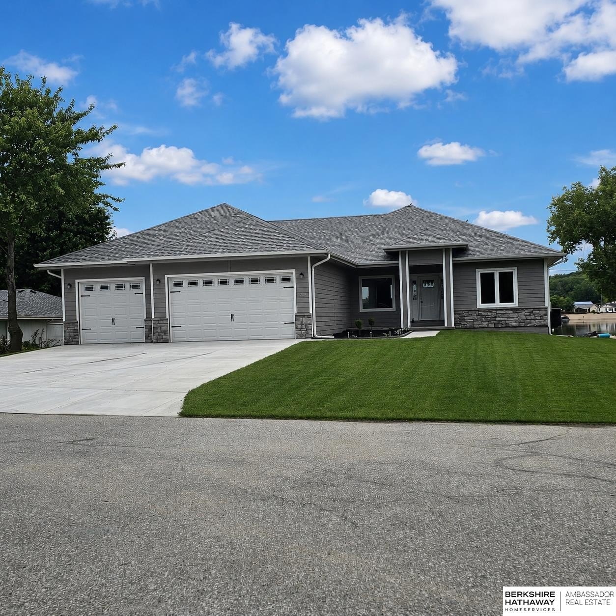 Single Family 3BR 2BA - 17214 Chalet Drive, Bellevue, NE