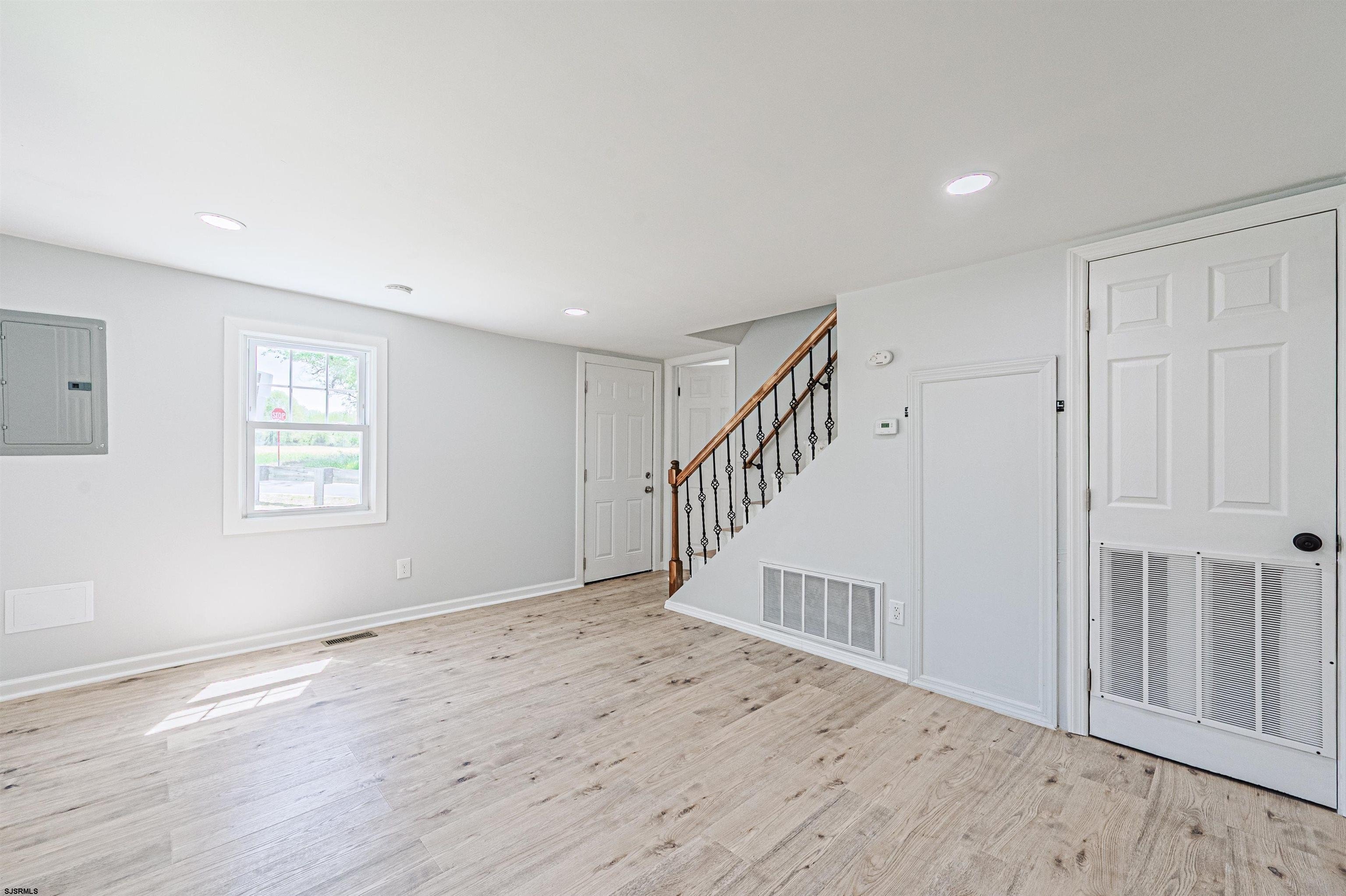Single Family 4BR 1BA - 462 Bailey St Street, Woodstown Borough, NJ