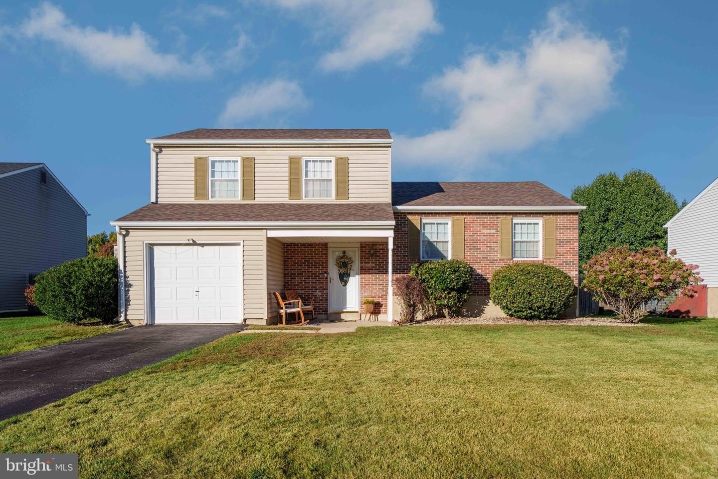 Single Family 3BR 2BA - 4 HAWKINS CT, BEAR, DE