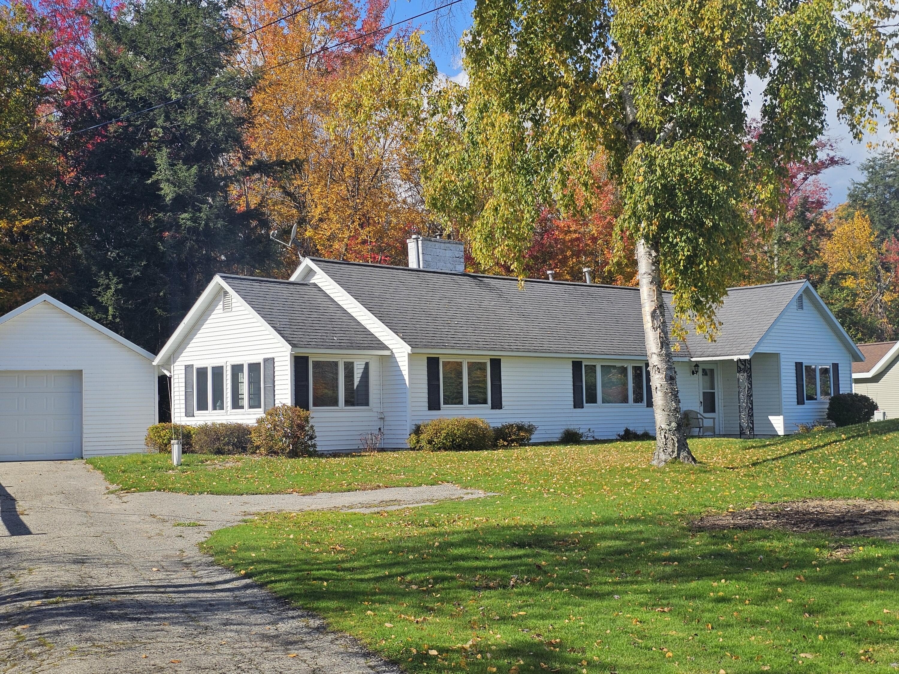 Single Family 2BR 1BA - N8822 W Sprang Rd, Germfask, MI