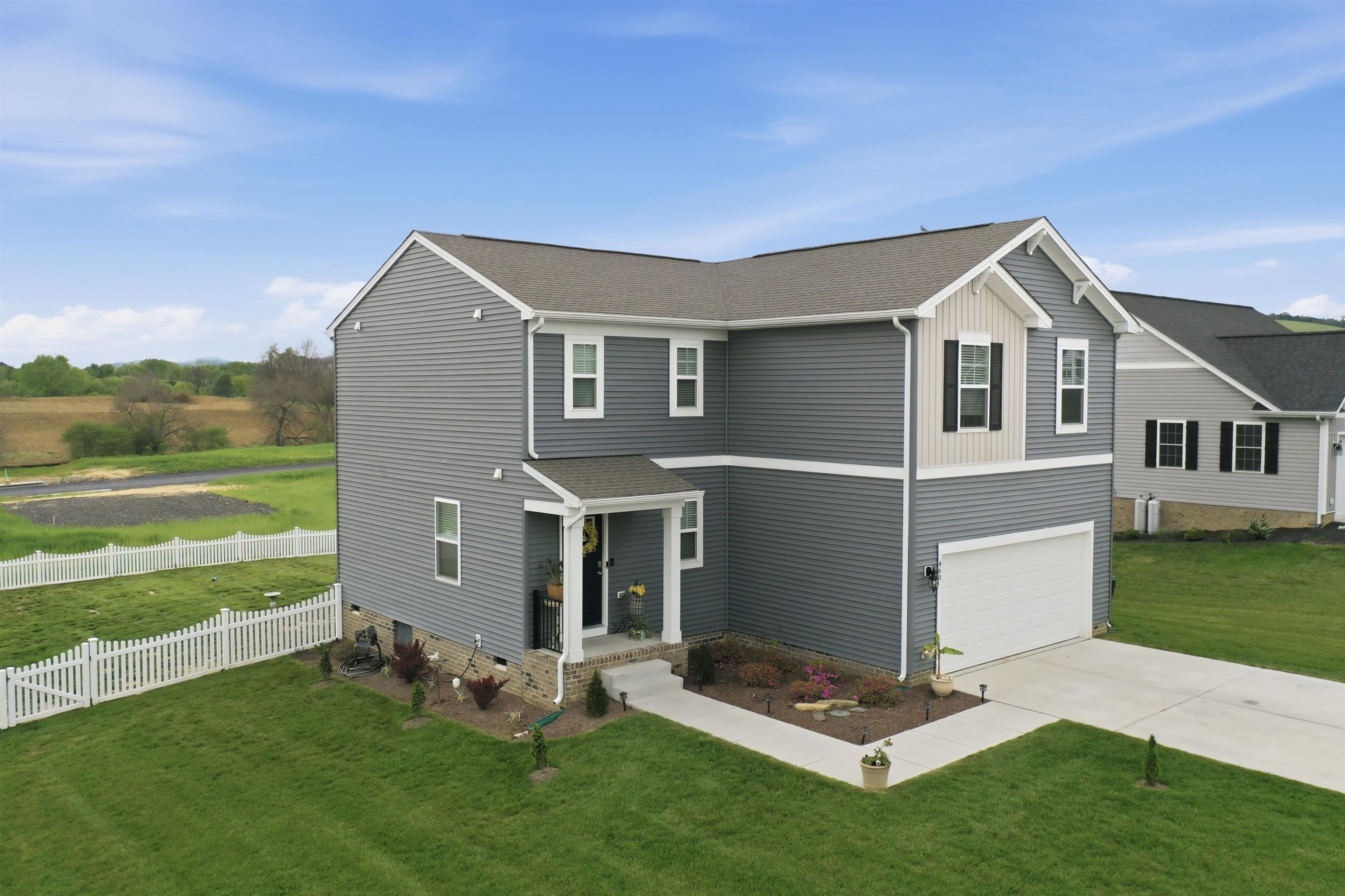 Single Family 4BR 3BA - 460 MESA CT, BROADWAY, VA