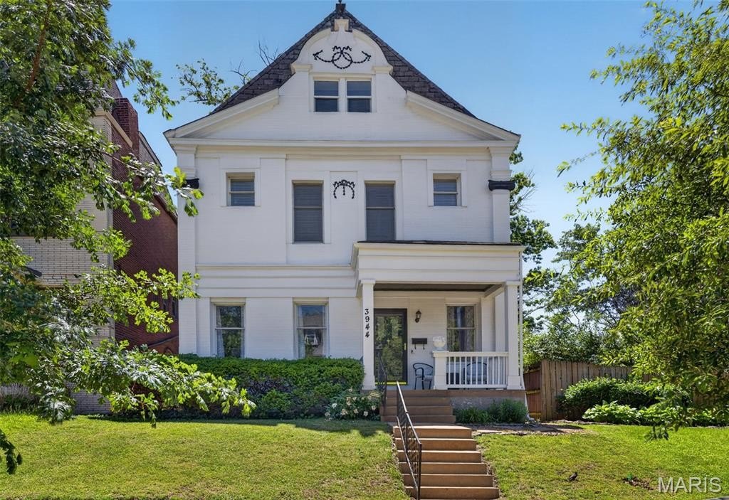 Single Family 4BR 3BA - 3944 Russell Boulevard, St Louis, MO