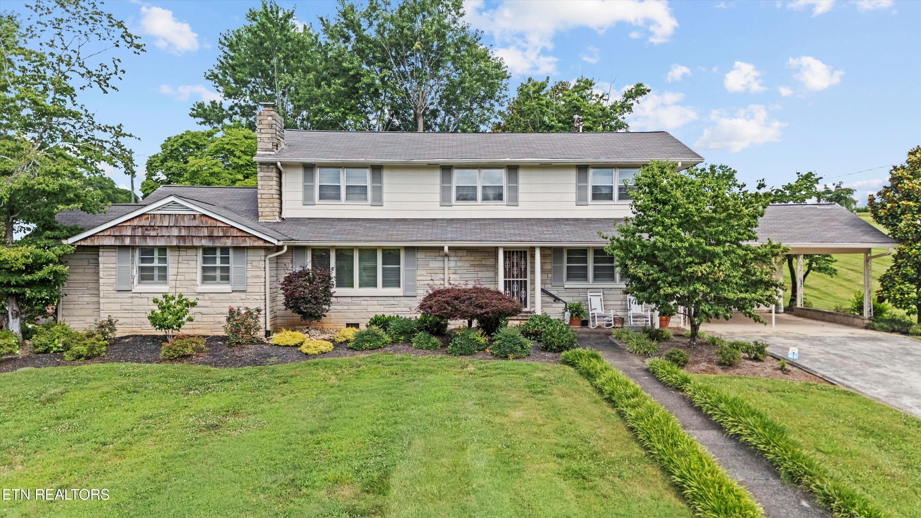Single Family 4BR 3BA - 212 Old Athens Pike, Sweetwater, TN