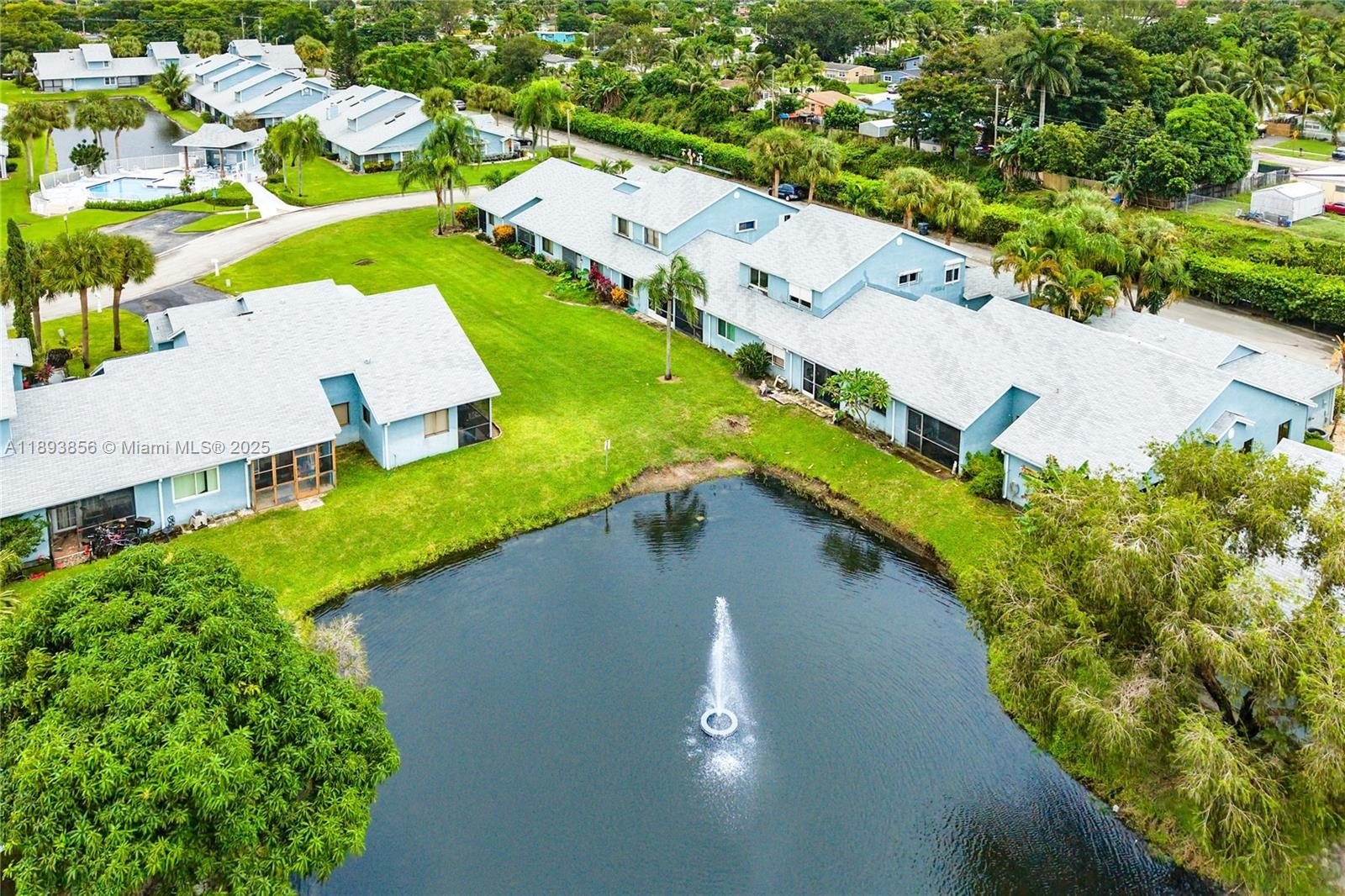 Single Family 3BR 3BA - 3875 Island club w, Atlantis, FL