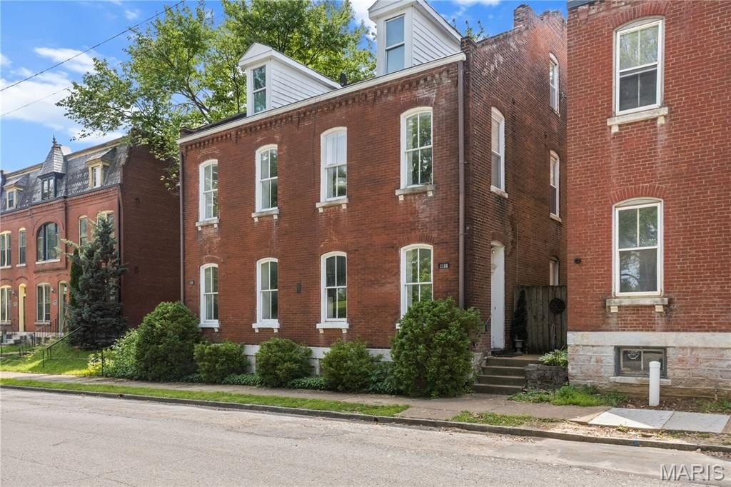 Single Family 2BR 3BA - 2218 Wyoming Street, St Louis, MO