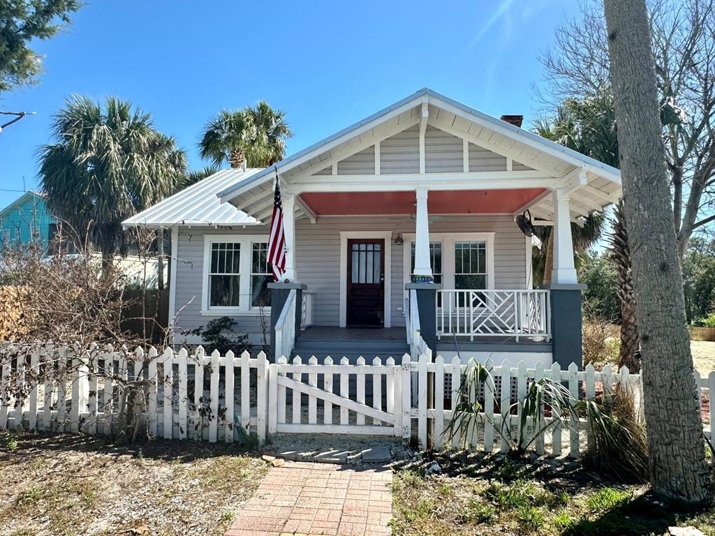 Single Family 3BR 2BA - 12850 Whiddon Ave, Cedar Key, FL