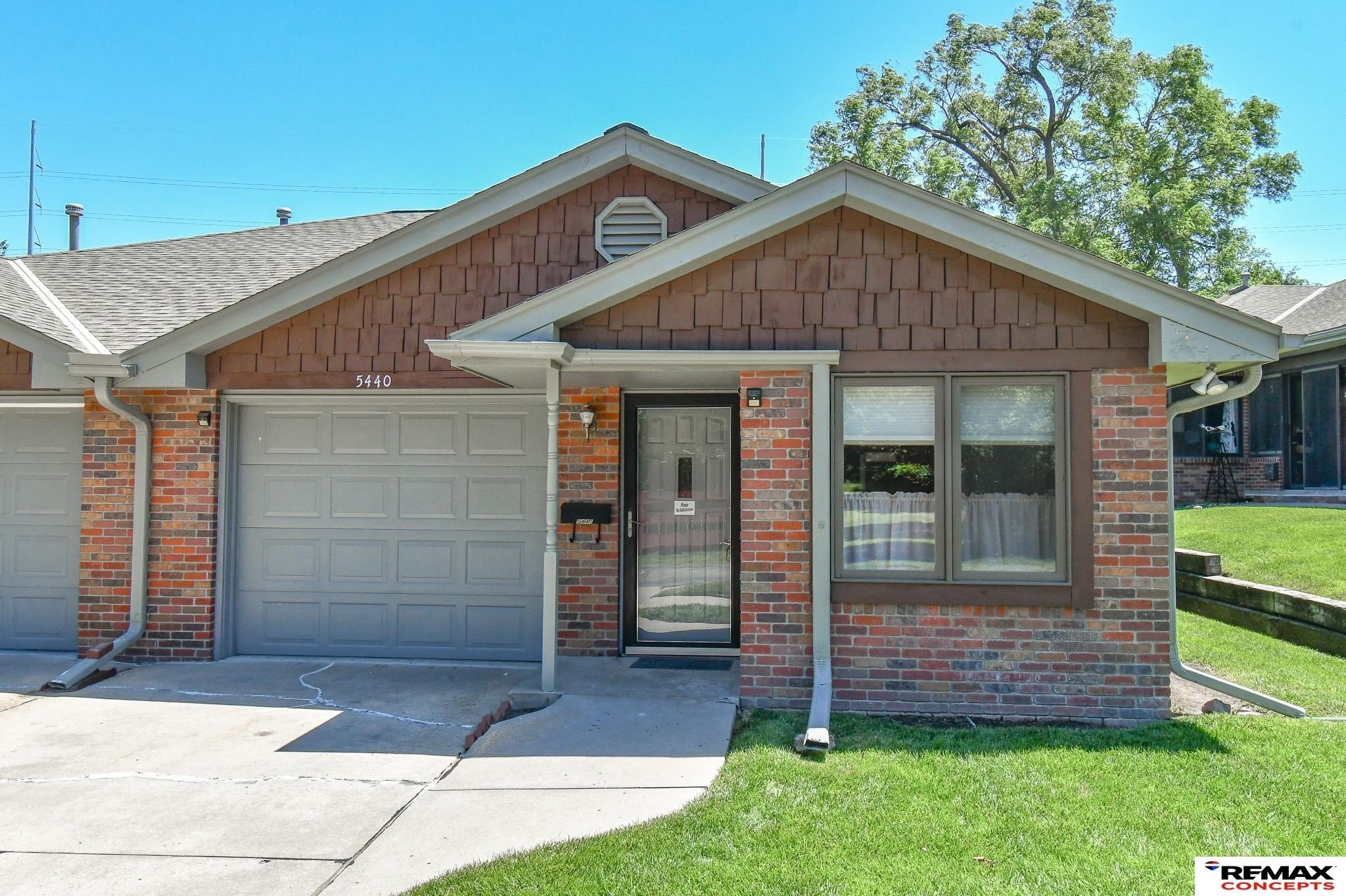 Single Family 2BR 1BA - 5440 Pioneers Boulevard, Lincoln, NE