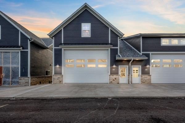 Condo 3BR 2BA - 844 S 18th Ave, Sturgeon Bay, WI
