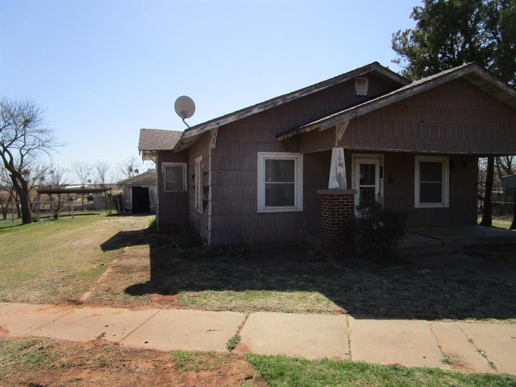 Single Family 2BR 1BA - 106 E Magnolia Avenue, Electra, TX