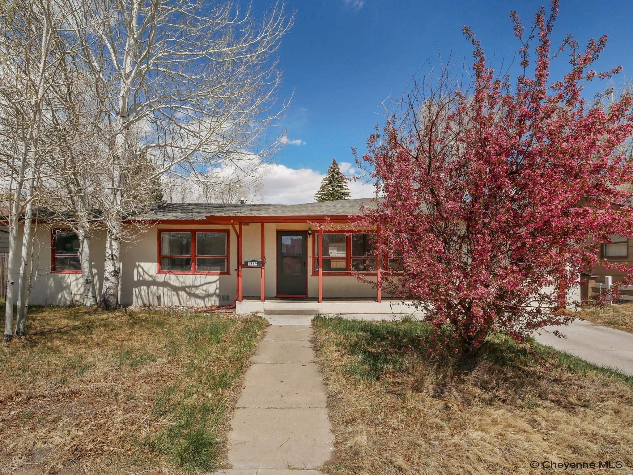 Single Family 3BR 2BA - 1719 SPRING CREEK RD, Laramie, WY