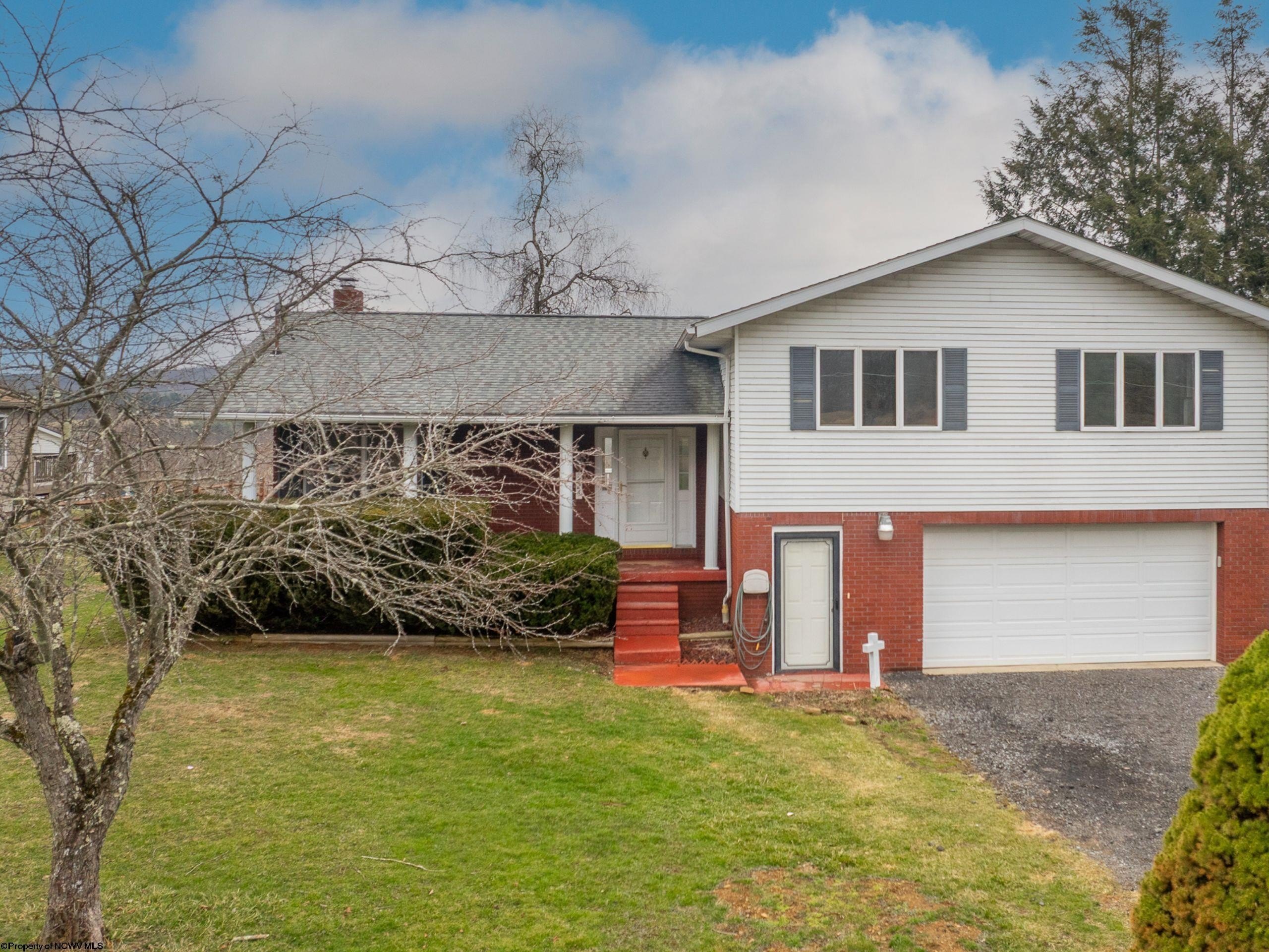 Single Family 4BR 3BA - 224 Hemlock Lane, Reedsville, WV