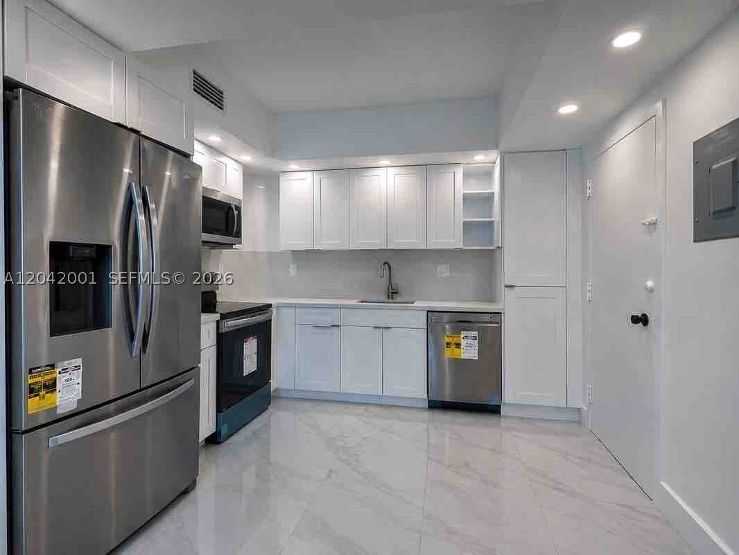 Condo 2BR 2BA - 500 Bayview Dr, Sunny Isles Beach, FL