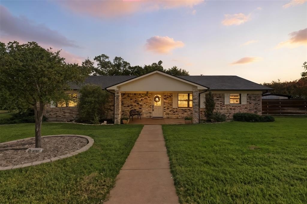Single Family 4BR 4BA - 116 Cromeans Street, Jacksboro, TX