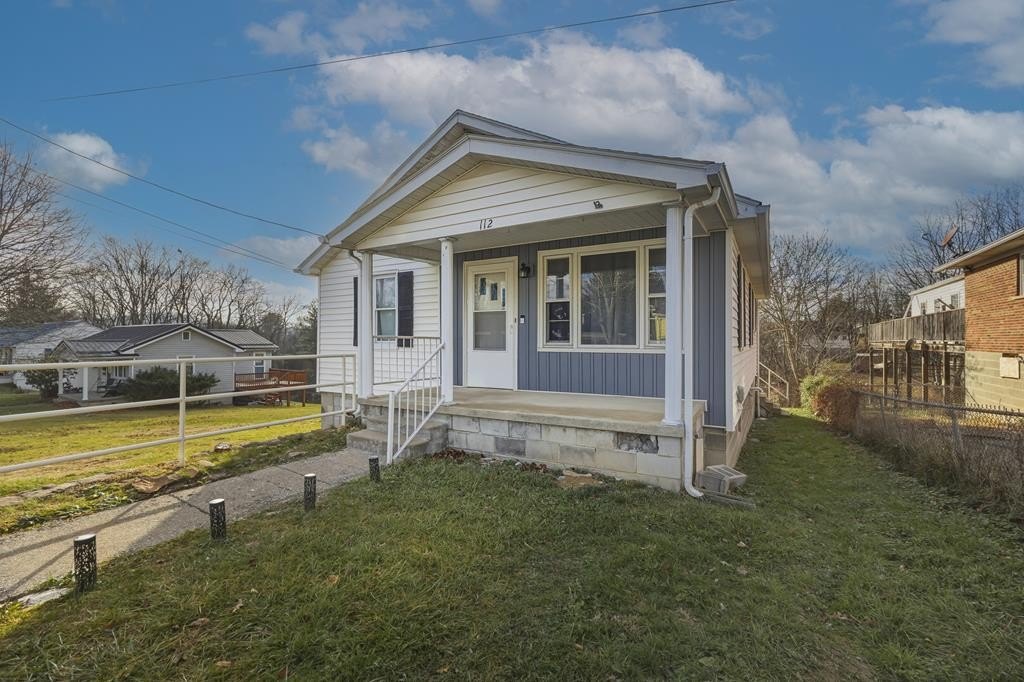 Single Family 2BR 1BA - 112 Wilkes Ave, BECKLEY, WV
