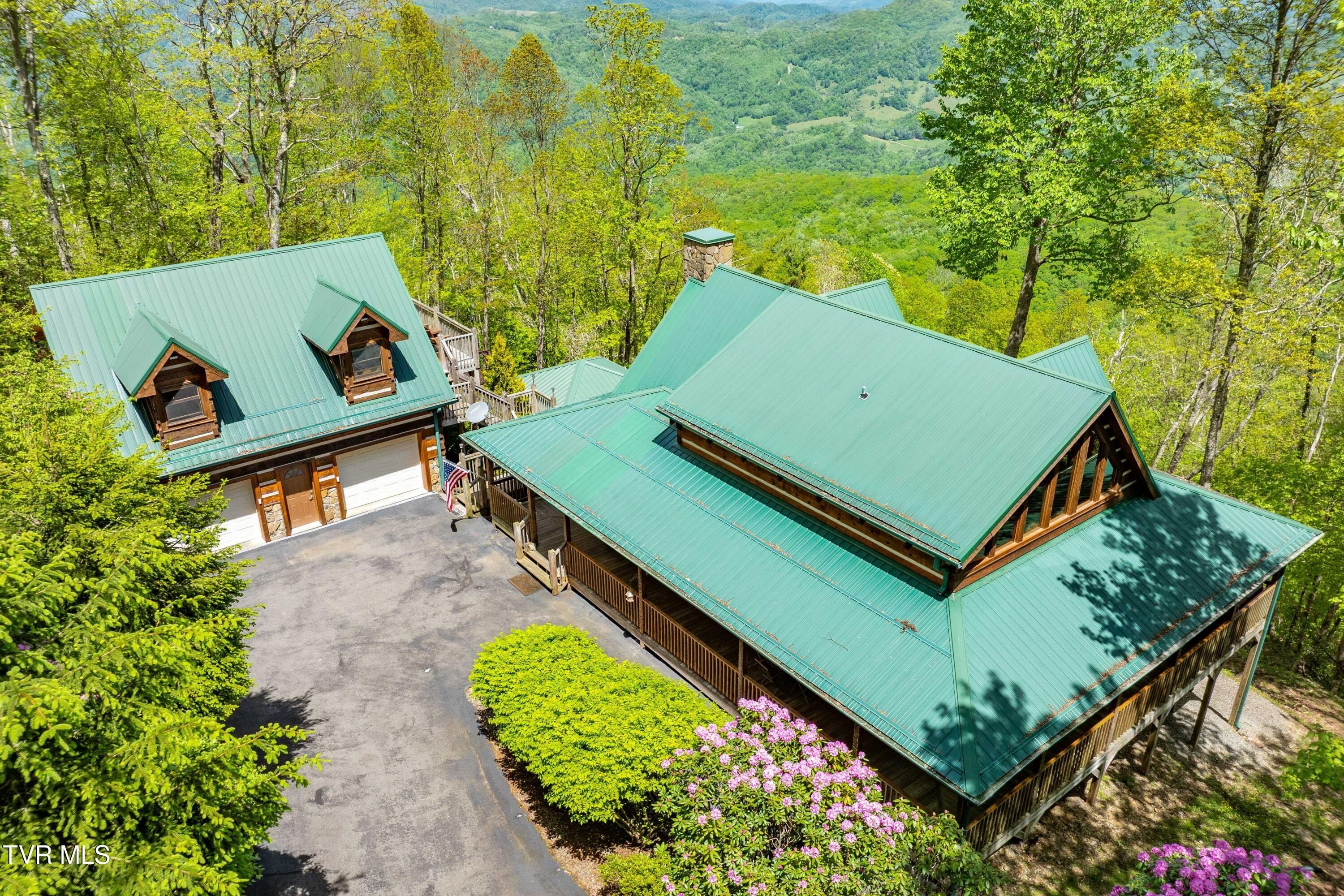 Single Family 3BR 5BA - 1527 Stone Mountain Road, Trade, TN