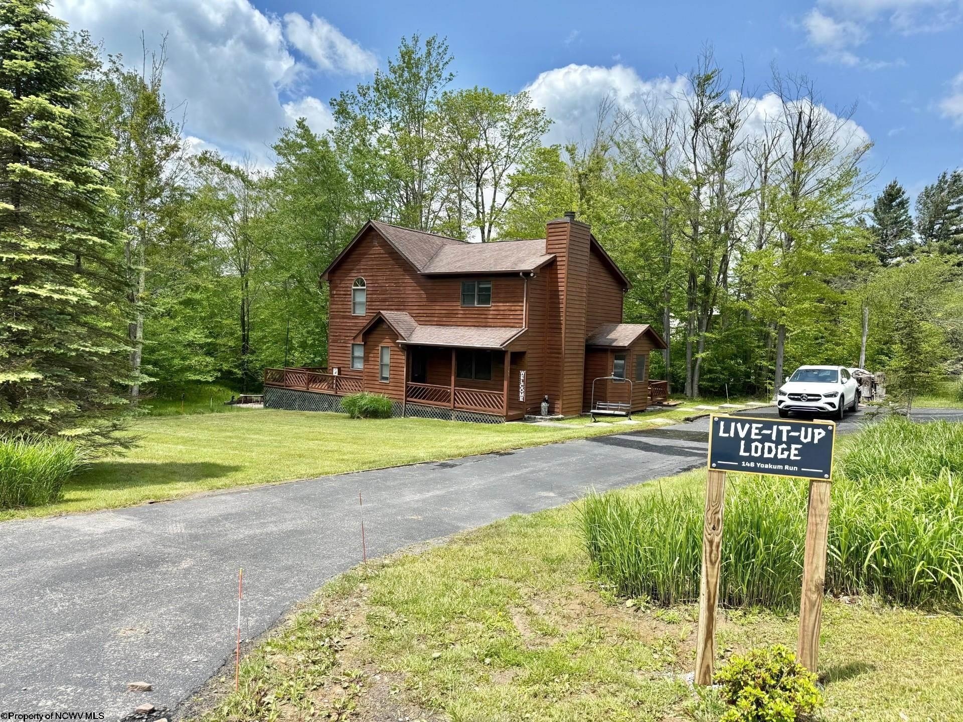 Single Family 4BR 3BA - 146 Yoakum Run Road, Davis, WV