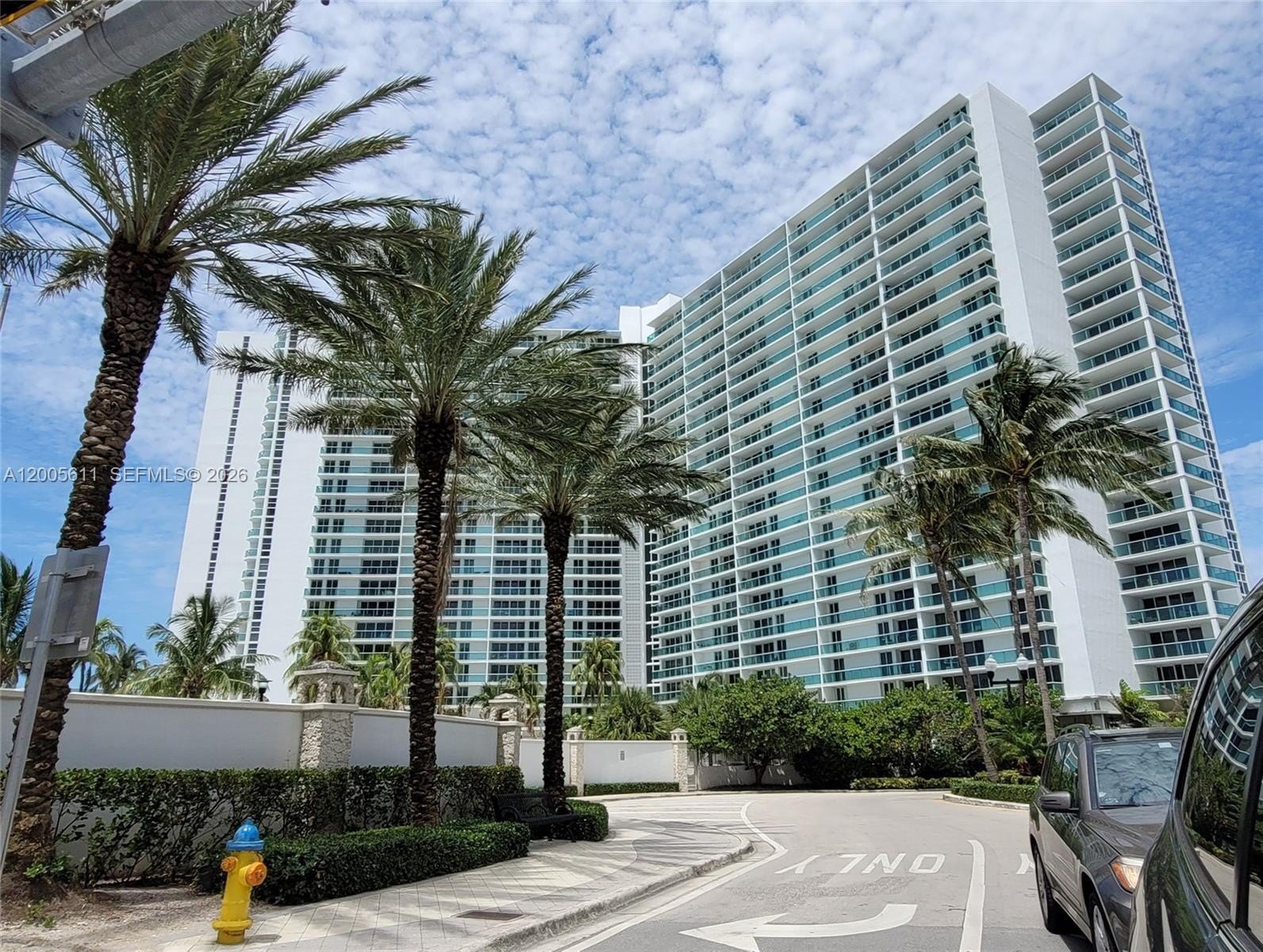 Condo 2BR 2BA - 100 NE BAYVIEW DR, Sunny Isles Beach, FL