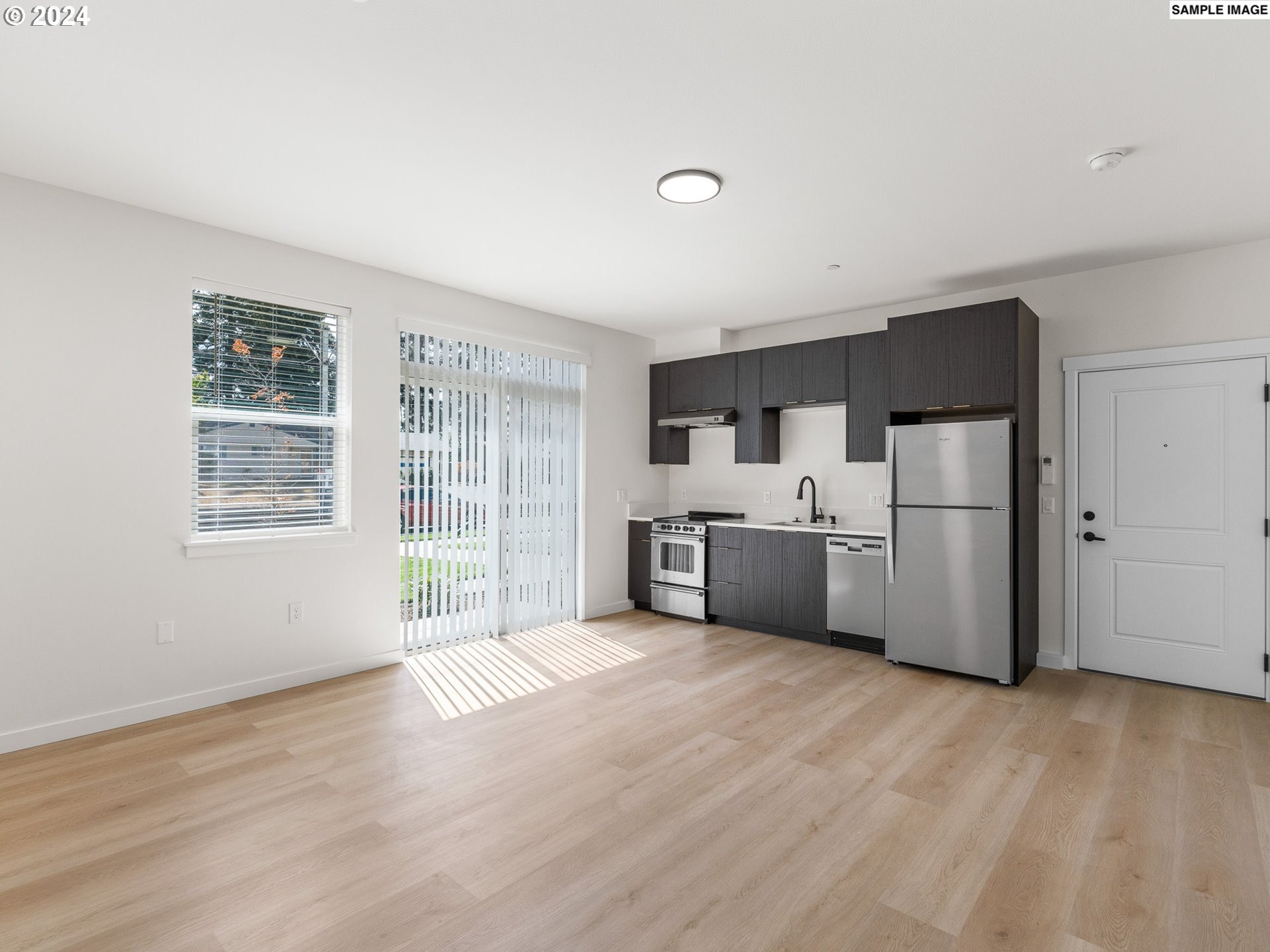 Condo 1BA - 10985 E Burnside St, Portland, OR