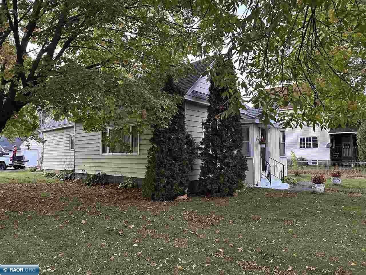 Single Family 2BR 1BA - 101 N Fayal Ave, Eveleth, MN