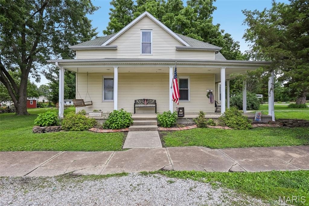 Single Family 5BR 3BA - 515 E 3rd North Street, Mount Olive, IL