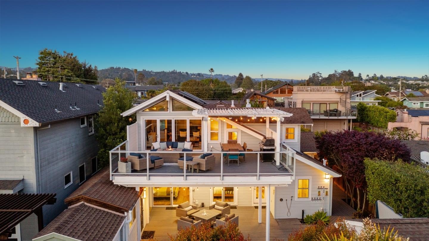 Single Family 3BR 3BA - 129 Santa Cruz AVE, Aptos, CA