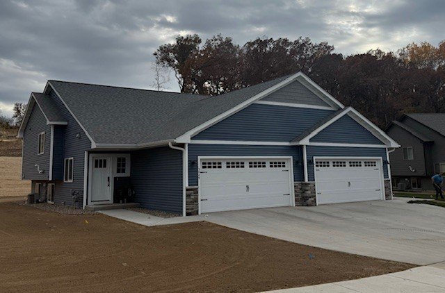 4901 Woodland Park Dr  