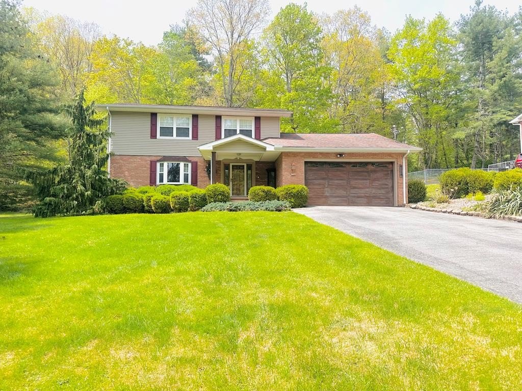 Single Family 4BR 3BA - 256 DAN MONT VISTA, DANIELS, WV