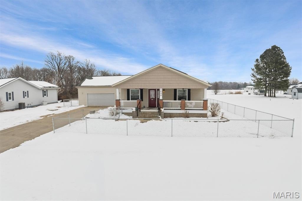 Single Family 3BR 2BA - 1908 Ridge Avenue, Greenville, IL