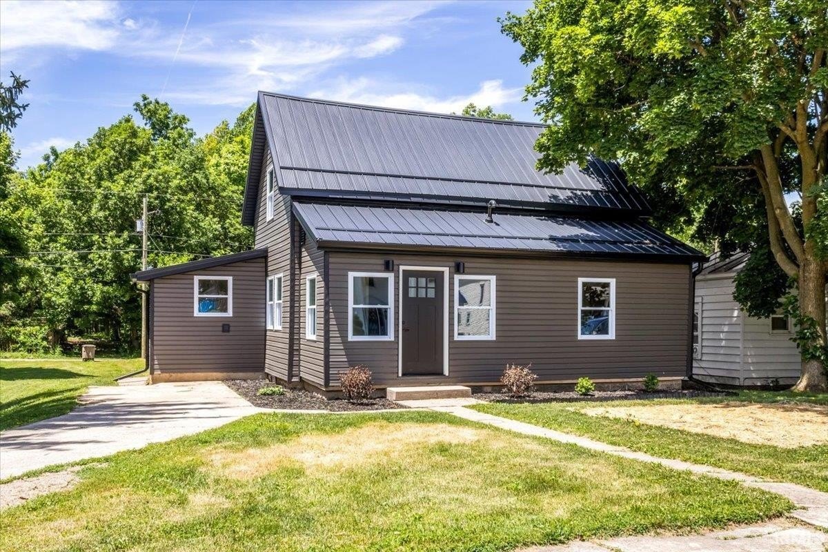 Single Family 3BR 3BA - 410 S High Street, Winchester, IN