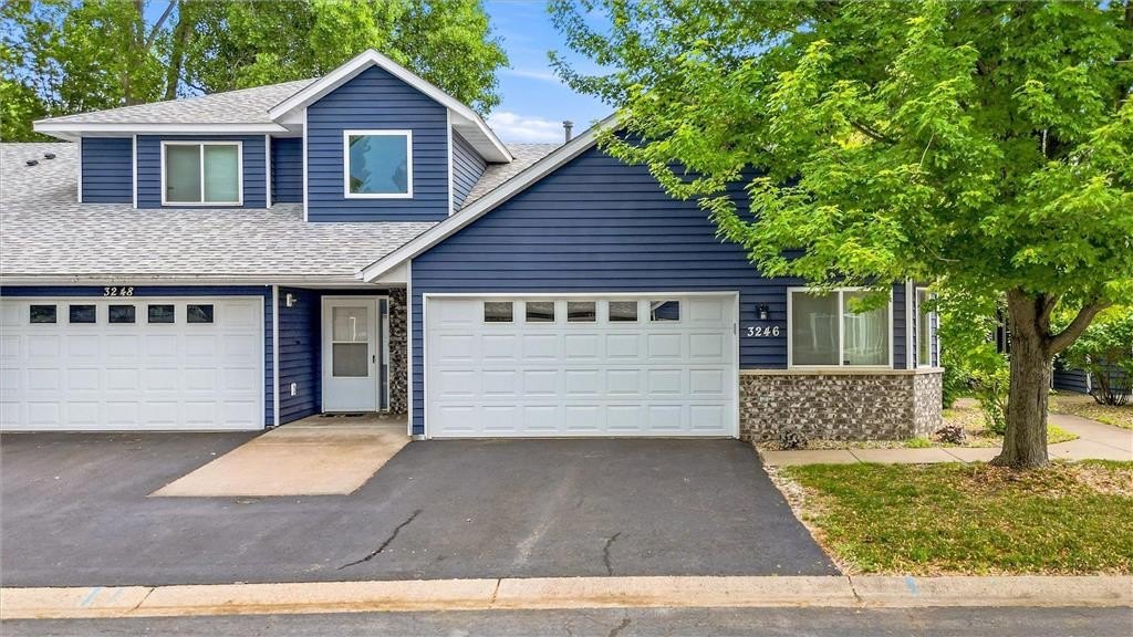 Single Family 2BR 2BA - 3246 Edgerton Street, Vadnais Heights, MN