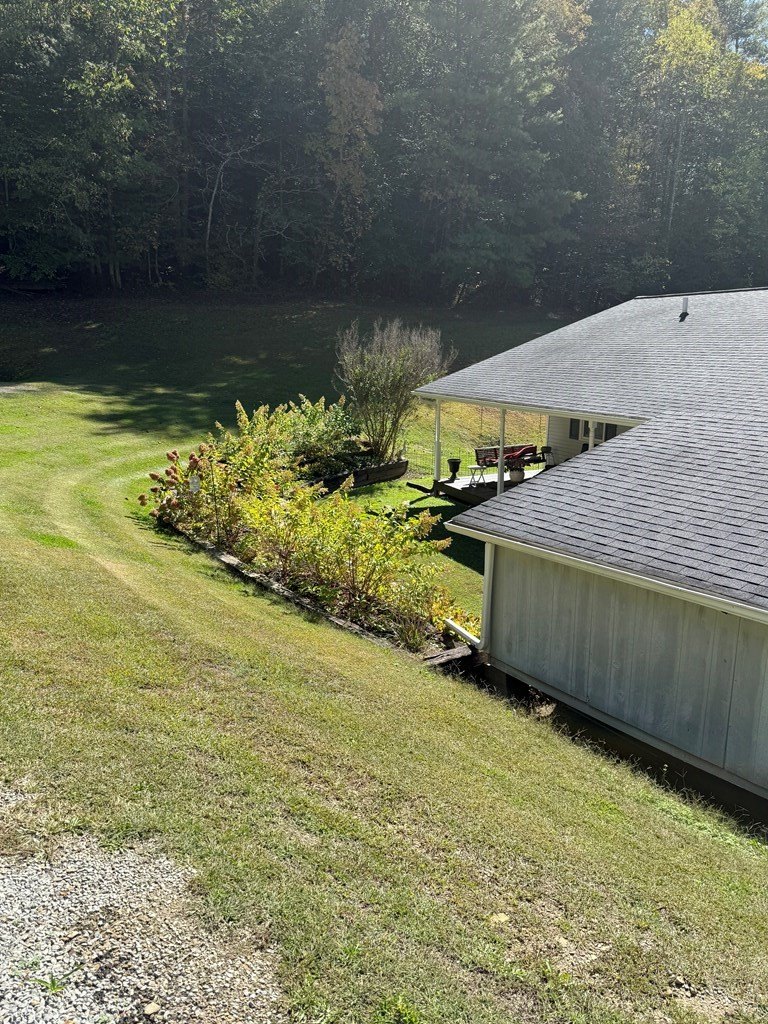 Single Family 4BR 3BA - 366 Little Mudlick, Staffordsville, KY